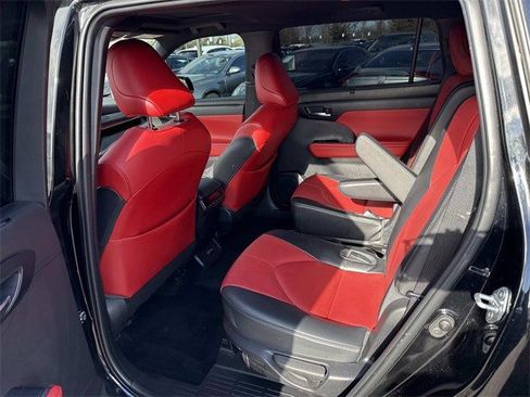 Used 2022 Toyota Highlander XSE image 17