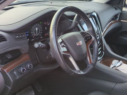 Used 2019 Cadillac Escalade ESV Luxury image 10