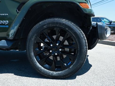 Used 2022 Jeep Wrangler Unlimited Sahara w/ Cold Weather Group AWD/4WD image 5