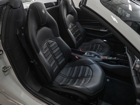 Certified 2021 Ferrari F8 Tributo RWD image 32
