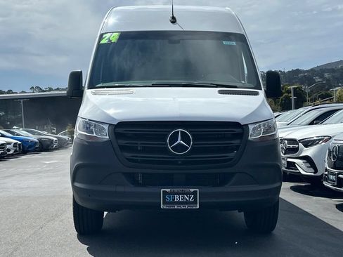 Used 2024 Mercedes-Benz Sprinter 2500 image 9