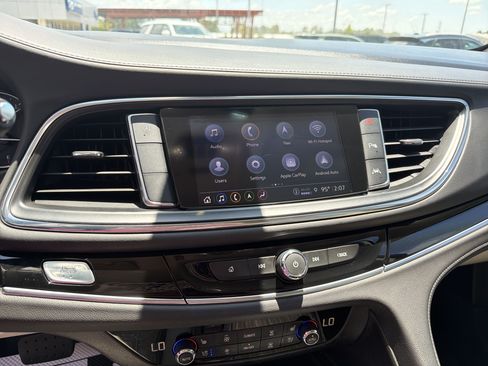 Used 2022 Buick Enclave Avenir FWD image 18