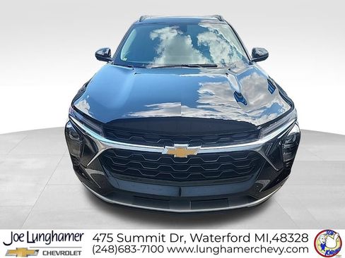 Used 2024 Chevrolet Trax LT w/ Sunroof Package FWD image 10