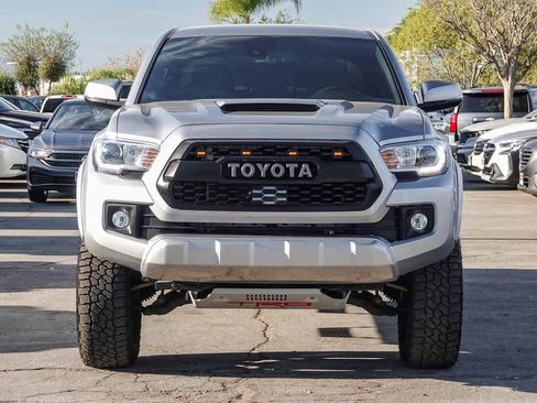 Used 2019 Toyota Tacoma TRD Sport image 2