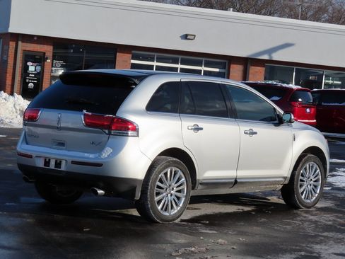 Used 2013 Lincoln MKX FWD image 3