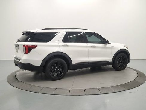 Used 2024 Ford Explorer ST-Line w/ Class IV Trailer Tow Package AWD/4WD image 8