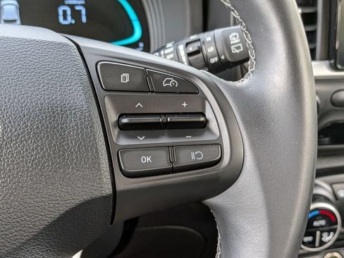 Certified 2025 Hyundai Venue SEL FWD image 28