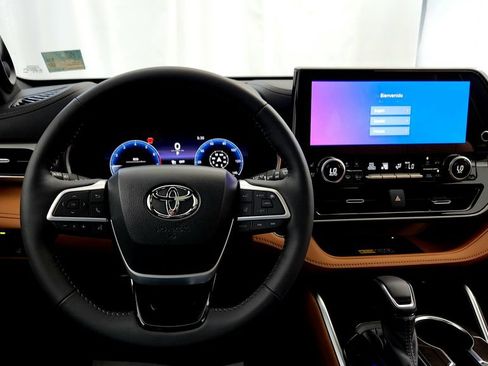 Certified 2026 Toyota Highlander Platinum AWD/4WD image 29