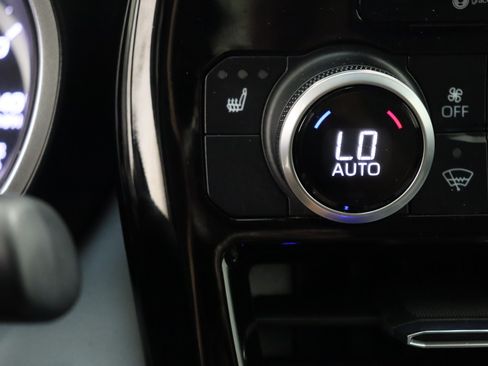 Used 2021 Toyota Highlander XLE FWD image 22