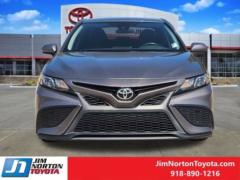 Used 2021 Toyota Camry SE FWD image 2