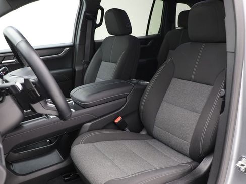 Used 2025 GMC Acadia Elevation image 16