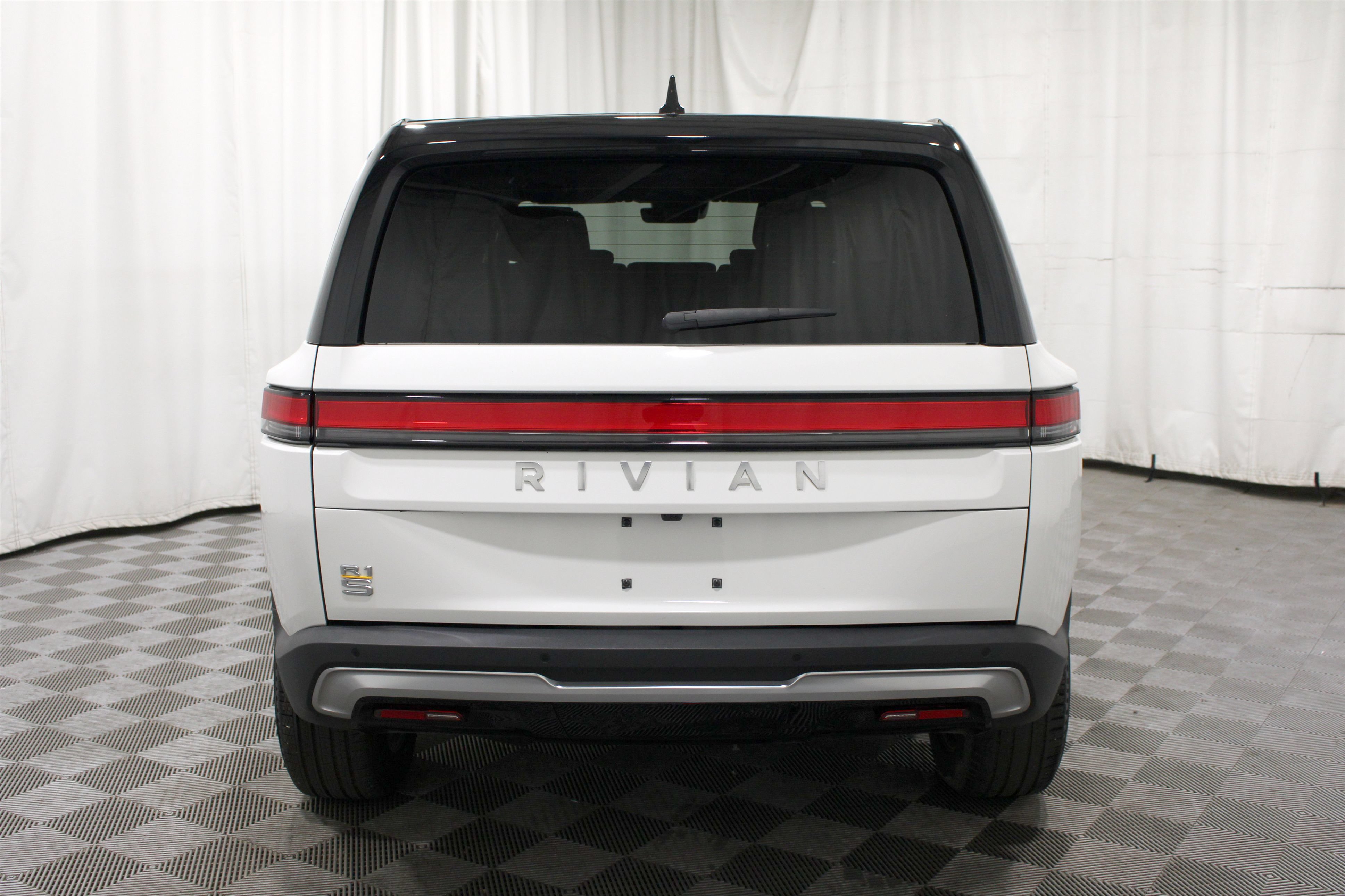 Used 2024 Rivian R1S Adventure Quad AWD/4WD image 30