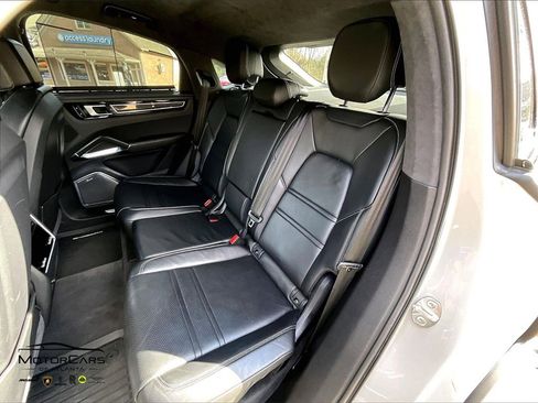 Used 2020 Porsche Cayenne Turbo image 25