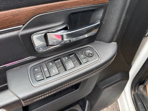 Used 2017 RAM 1500 Laramie w/ Convenience Group AWD/4WD image 18