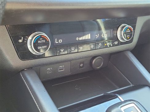 Used 2024 Mitsubishi Outlander SE Black Edition image 32