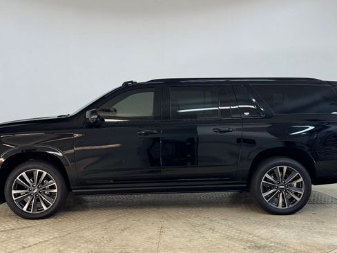 Certified 2025 Cadillac Escalade ESV Sport image 2