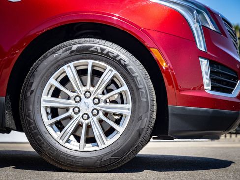 Used 2017 Cadillac XT5 Luxury w/ Driver Awareness Package FWD image 7