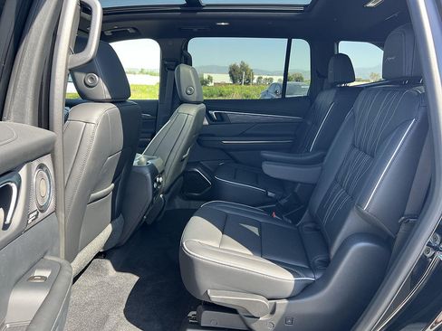 New 2026 Buick Enclave Avenir w/ Super Cruise Package FWD image 28
