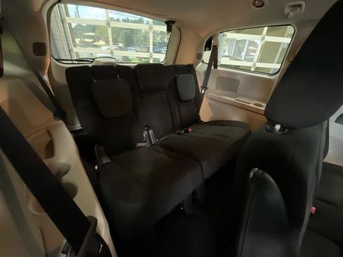 Used 2019 Dodge Grand Caravan SE image 22