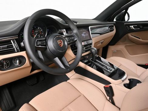 Certified 2026 Porsche Macan image 4