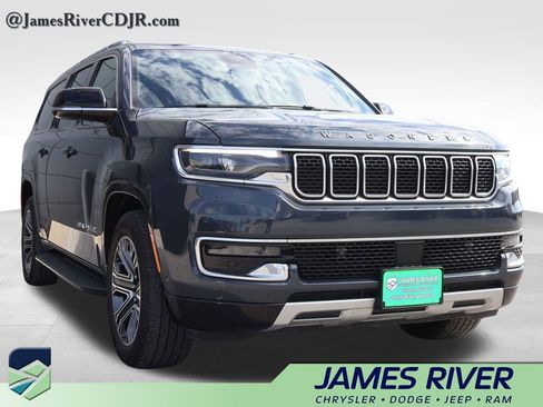 Used 2023 Jeep Wagoneer L Series II image 6