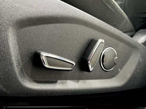 Used 2020 Ford Fusion SE FWD image 18
