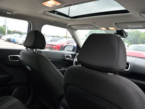 Used 2025 Hyundai Venue SEL FWD image 36