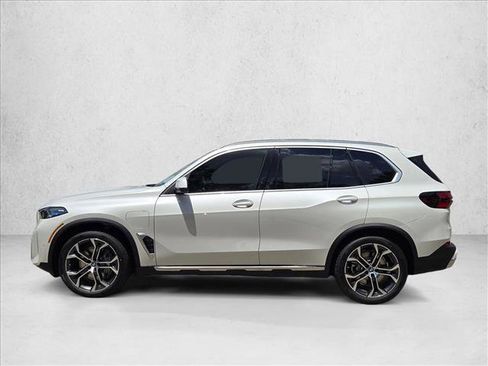 Used 2026 BMW X5 xDrive50e w/ Premium Package AWD/4WD image 9
