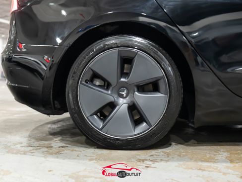 Used 2022 Tesla Model 3 Standard Range image 11