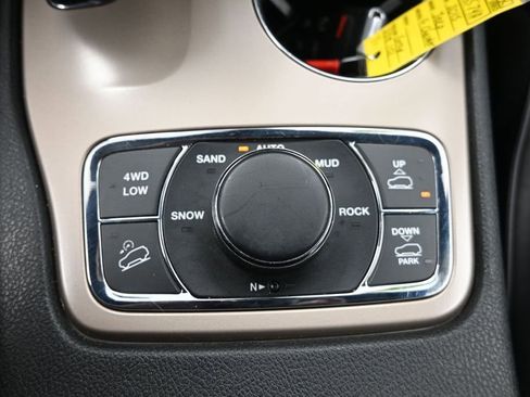 Used 2015 Jeep Grand Cherokee Overland AWD/4WD image 25
