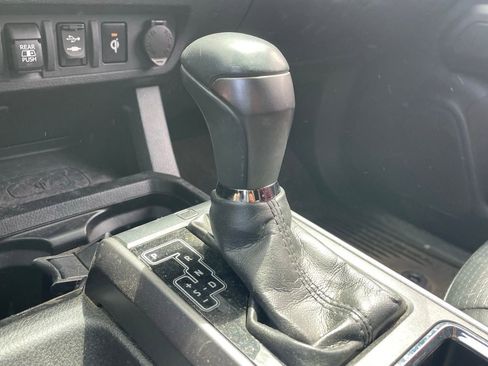 Used 2019 Toyota Tacoma TRD Off-Road AWD/4WD image 8