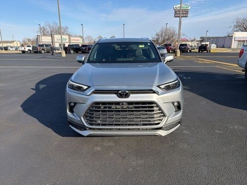 Used 2024 Toyota Grand Highlander AWD Hybrid image 12