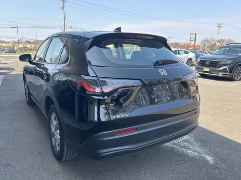 Used 2023 Honda HR-V LX image 9