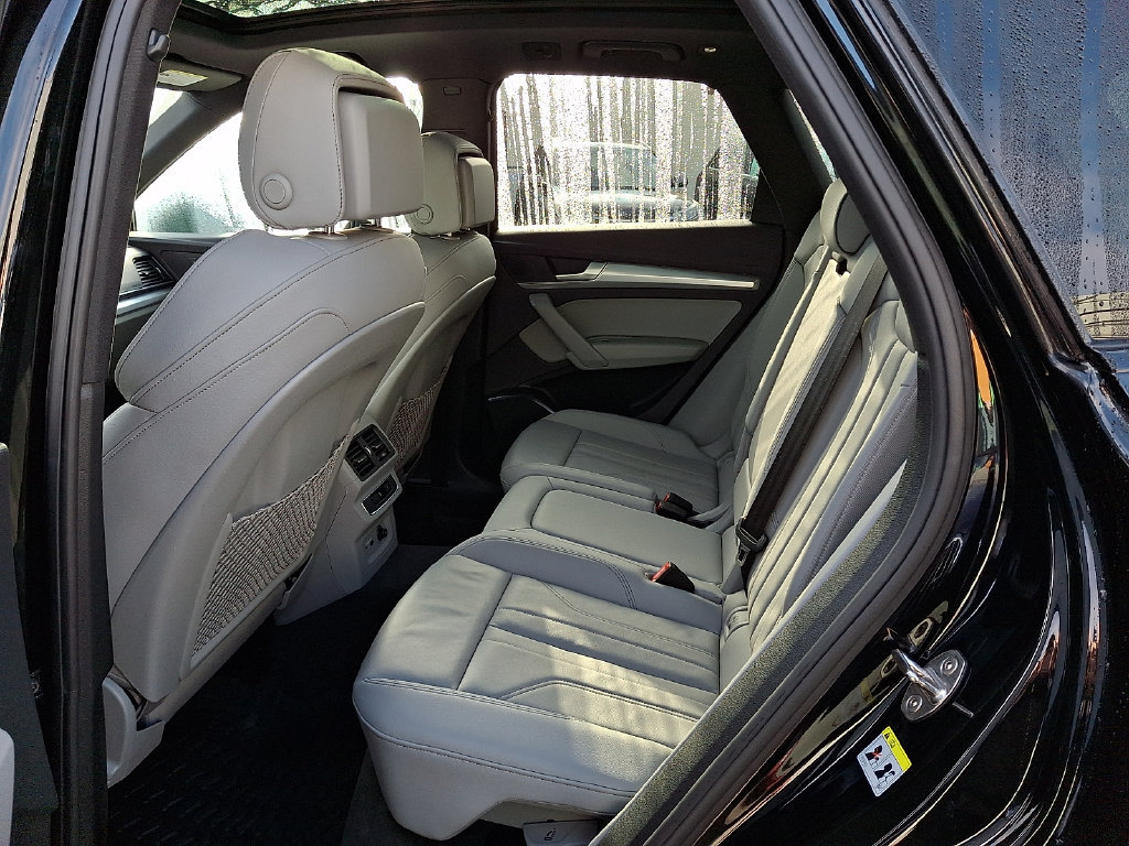 Used 2024 Audi Q5 2.0T Premium w/ Summer of Audi Package AWD/4WD image 10