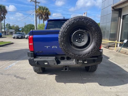 Used 2024 Toyota Tacoma TRD Off-Road w/ TRD Off Road Upgrade Package image 6