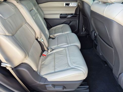 Used 2020 Ford Explorer Platinum w/ Premium Technology Package AWD/4WD image 19