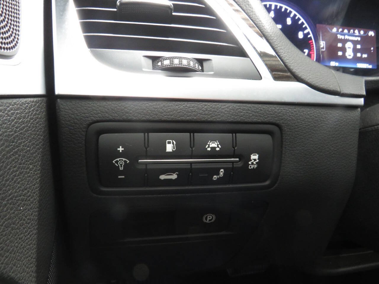 Used 2017 Genesis G80 3.8 RWD image 19