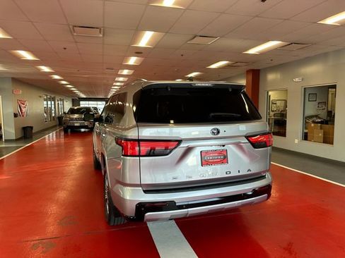 Used 2024 Toyota Sequoia Capstone AWD/4WD image 5