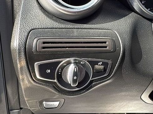 Used 2018 Mercedes-Benz GLC 300 4MATIC image 17