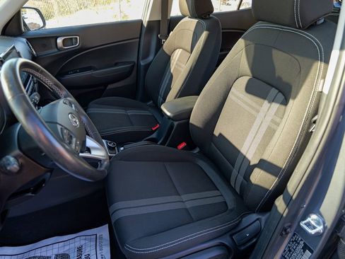Used 2024 Hyundai Venue SEL image 20
