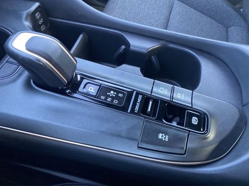 Used 2023 Toyota Crown XLE AWD/4WD image 19