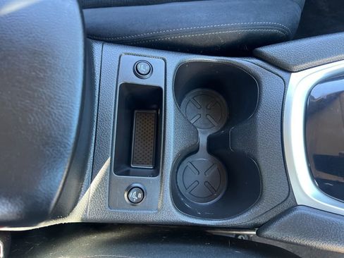 Used 2016 Nissan Rogue S image 23