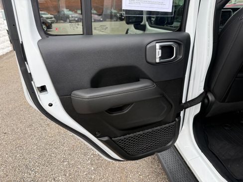 Certified 2019 Jeep Wrangler Unlimited Sahara AWD/4WD image 10