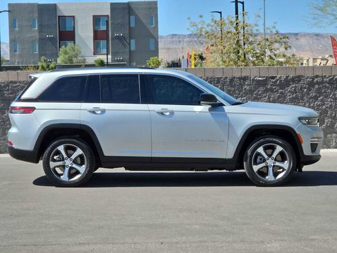 Used 2023 Jeep Grand Cherokee image 10