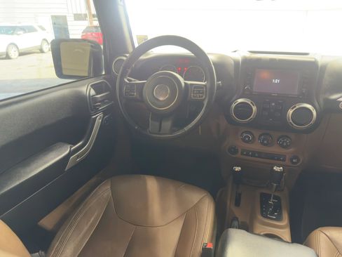 Used 2015 Jeep Wrangler Unlimited Sahara w/ Connectivity Group image 15