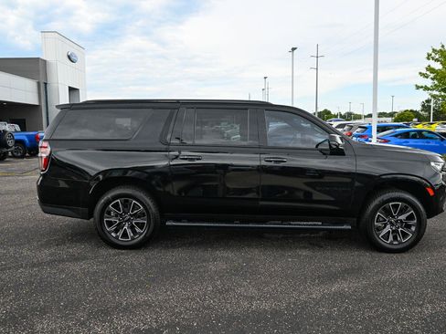 Used 2021 Chevrolet Suburban Z71 w/ Z71 Signature Package AWD/4WD image 3