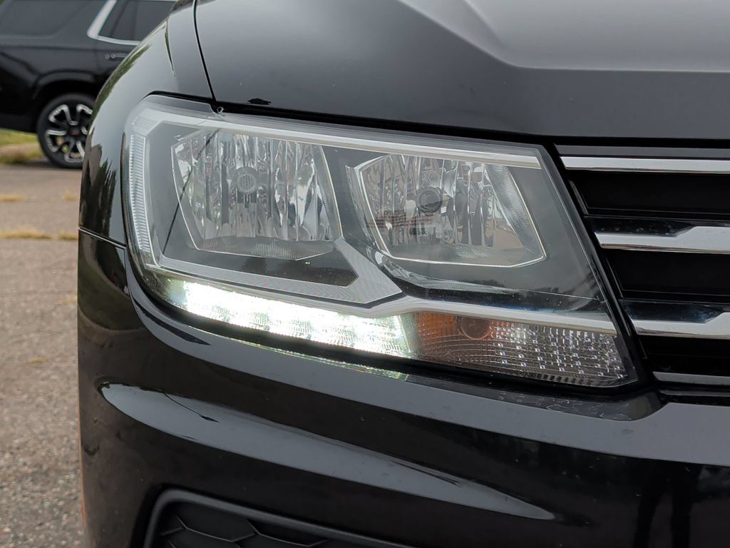 Used 2020 Volkswagen Tiguan SE AWD/4WD image 42