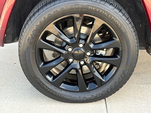 Used 2022 Jeep Grand Cherokee Laredo X AWD/4WD image 9