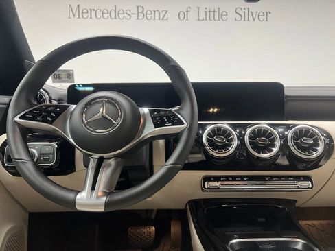 Used 2025 Mercedes-Benz CLA 250 4MATIC image 31