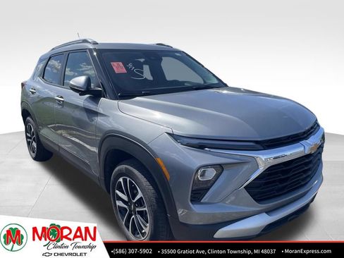 Used 2025 Chevrolet TrailBlazer LT AWD/4WD image 3